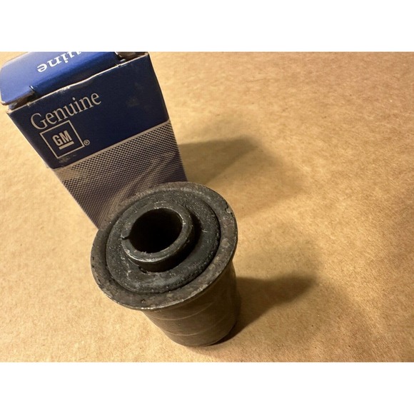 NOS 1984-96 Corvette C4 Stabilizer Bar Insulator Bushing GM 14084097 - Picture 3 of 9